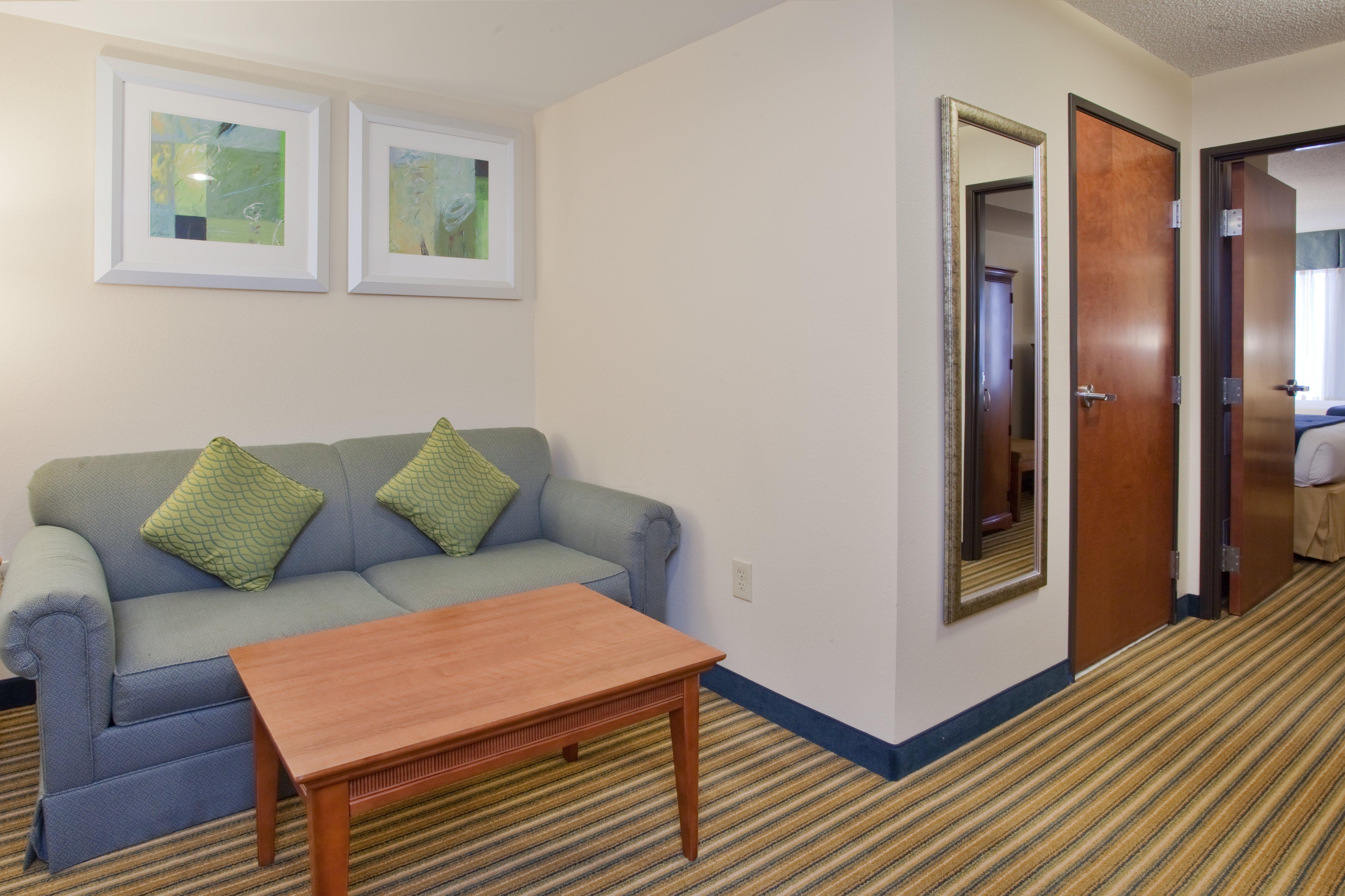 Holiday Inn Express Hotel & Suites Fredericksburg, An Ihg Hotel Экстерьер фото